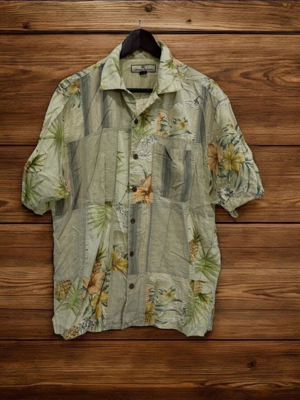 Tommy Bahama Silk Shirt Mens Medium Hawaiian Floral Pineapple Camp Button Up - Picture 2 of 5
